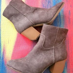 NWOB Coconuts by Matisse Tan Suede Booties- 9